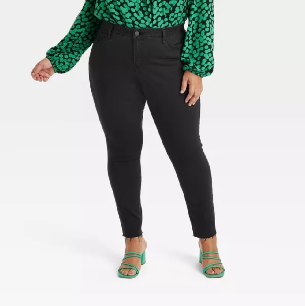 Women's Plus Size Mid-Rise Skinny Ankle Jeans - Ava &Vivi Black 18W